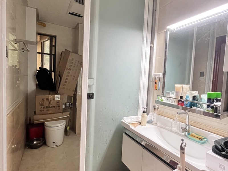 5室2廳4陽臺 龍湖水晶酈城衛(wèi)生間