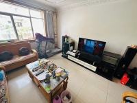 4室2廳3陽臺(tái) 東華小區(qū)客廳