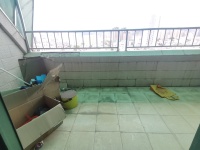 5室2廳5陽(yáng)臺(tái) 春苑花園陽(yáng)臺(tái)