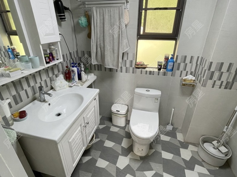 4室2廳4陽(yáng)臺(tái) 城市山別墅衛(wèi)生間