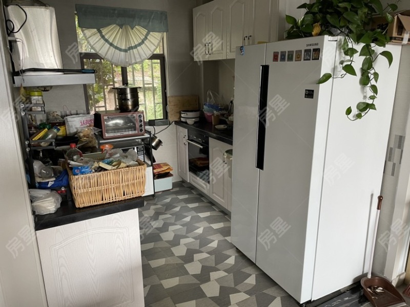 4室2廳4陽(yáng)臺(tái) 城市山別墅廚房