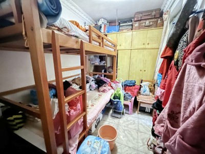 2室2廳1陽臺 鑫苑小區(qū)臥室