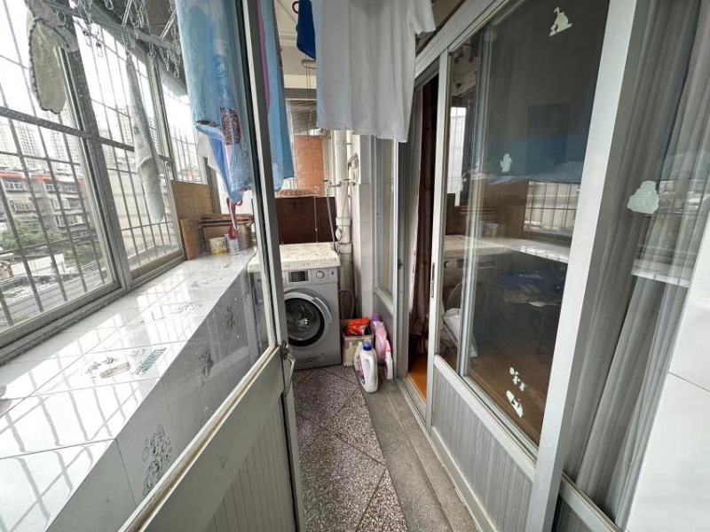 4室2廳2陽臺 貴研小區(qū)陽臺