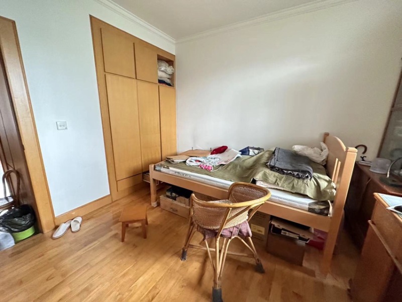 4室2廳2陽臺 貴研小區(qū)臥室