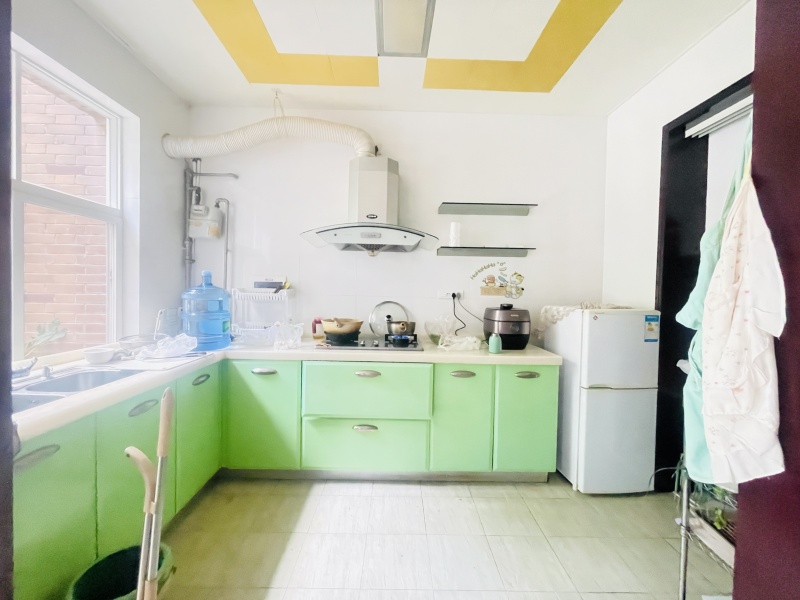 4室2廳4陽(yáng)臺(tái) 滇池衛(wèi)城藍(lán)溪?jiǎng)e墅廚房