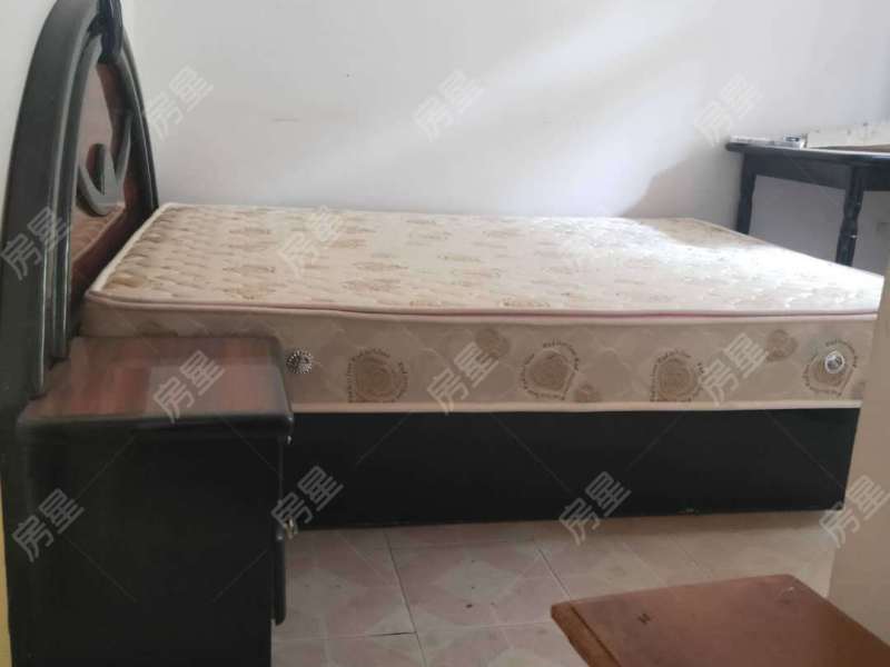 2室2廳1陽臺(tái) 云大東二院家屬區(qū)客廳