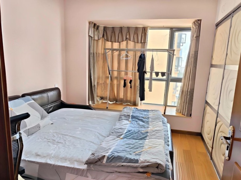 4室2廳2陽臺(tái) 萬宏國(guó)際一期臥室