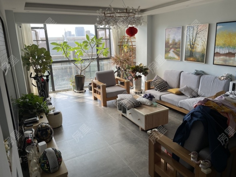 4室2廳4陽(yáng)臺(tái) 城市山別墅客廳