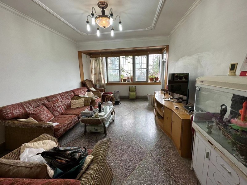 4室2廳2陽臺 貴研小區(qū)客廳