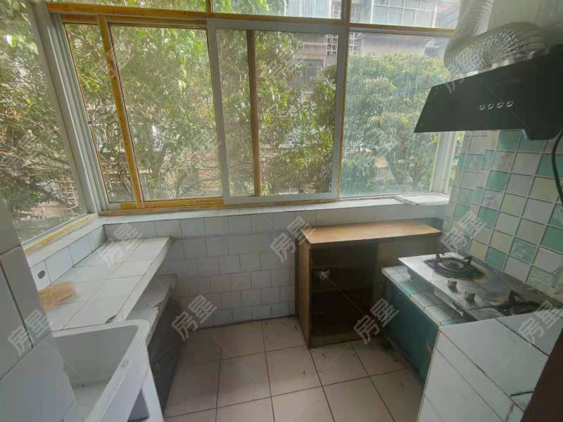 2室2廳1陽臺(tái) 云大東二院家屬區(qū)客廳