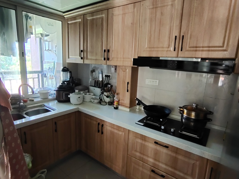 3室2廳2陽臺(tái) 山水融城客廳