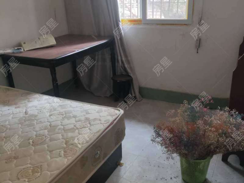 2室2廳1陽臺(tái) 云大東二院家屬區(qū)客廳