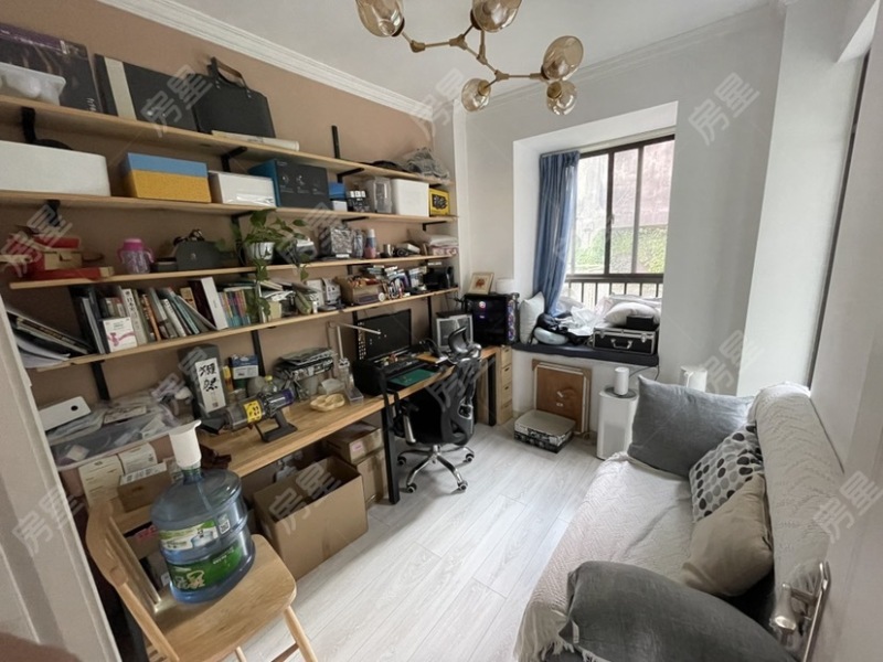 4室2廳4陽(yáng)臺(tái) 城市山別墅書房