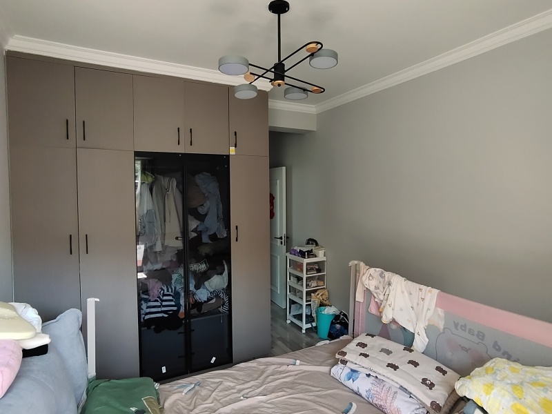 3室2廳2陽臺(tái) 山水融城客廳