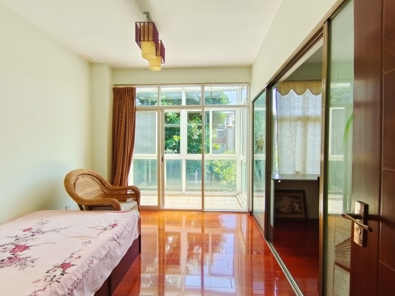 4室2廳4陽(yáng)臺(tái) 滇池衛(wèi)城藍(lán)溪?jiǎng)e墅臥室