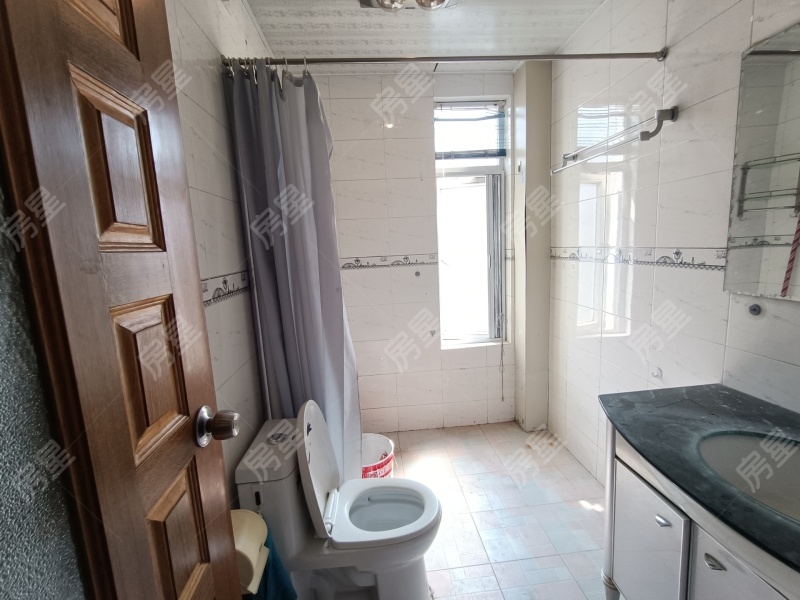 3室2廳1陽臺 實力五星彩園衛(wèi)生間