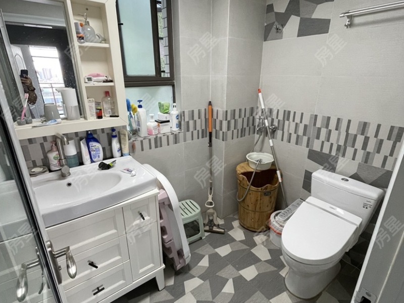 4室2廳4陽(yáng)臺(tái) 城市山別墅衛(wèi)生間