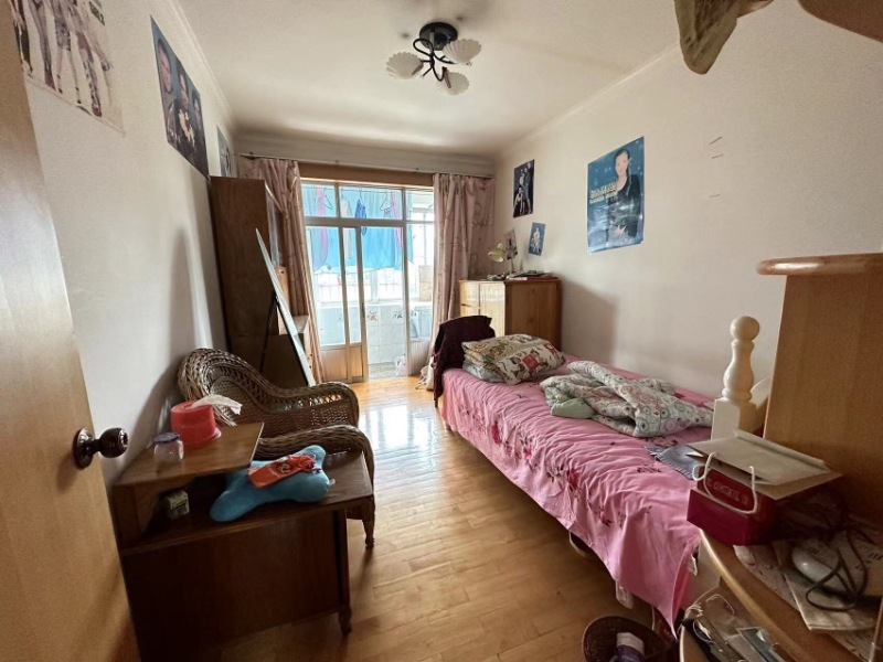 4室2廳2陽臺 貴研小區(qū)臥室