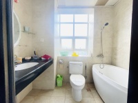 4室2廳4陽(yáng)臺(tái) 滇池衛(wèi)城藍(lán)溪?jiǎng)e墅衛(wèi)生間