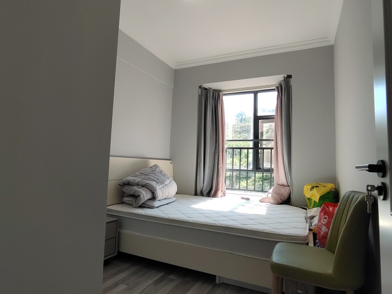 3室2廳2陽臺(tái) 山水融城客廳