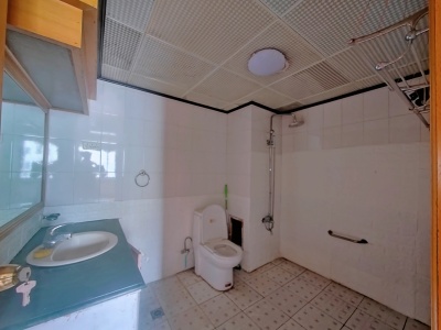 8室2廳2陽(yáng)臺(tái) 江東花園一期