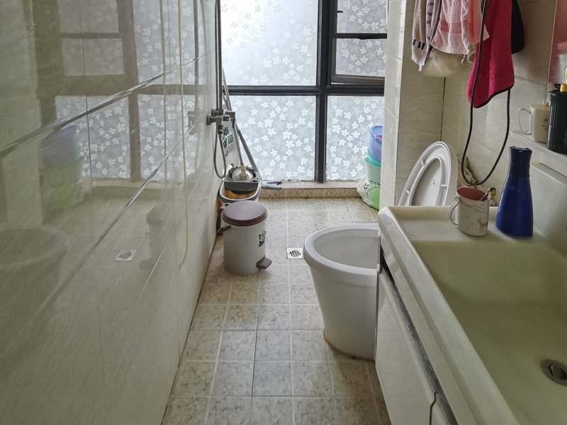 3室2廳1陽臺 經(jīng)典雙城二、三期衛(wèi)生間