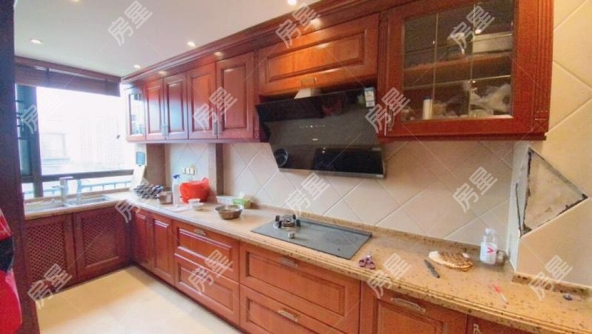 4室2廳2陽臺(tái) 紅星國際檀宮客廳