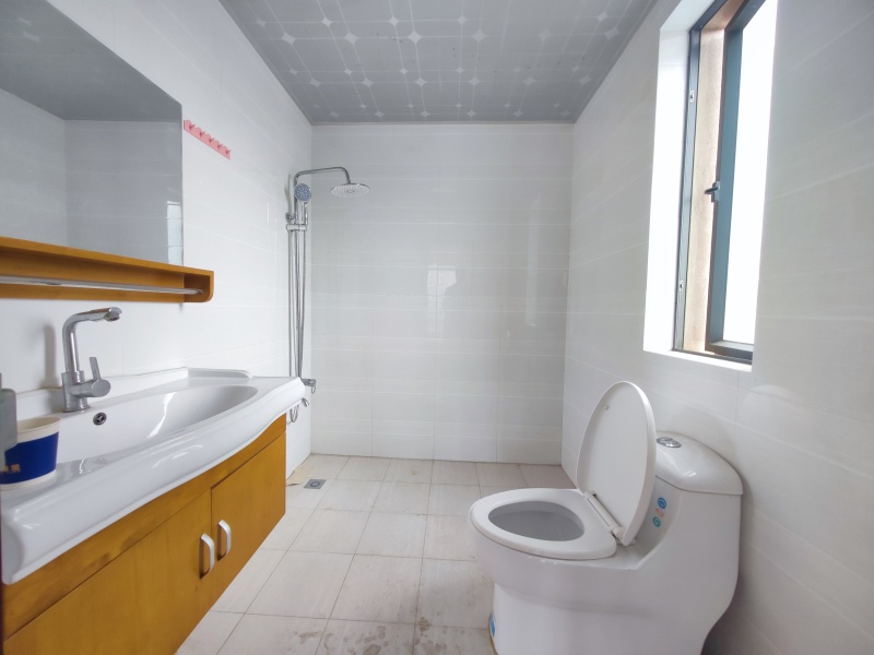 3室2廳 潤(rùn)城一區(qū)衛(wèi)生間