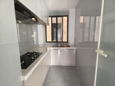 2室2廳2陽臺(tái) 國?,F(xiàn)代城薔薇苑