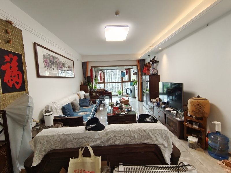 4室2廳2陽臺(tái) 俊發(fā)城茉莉苑客廳