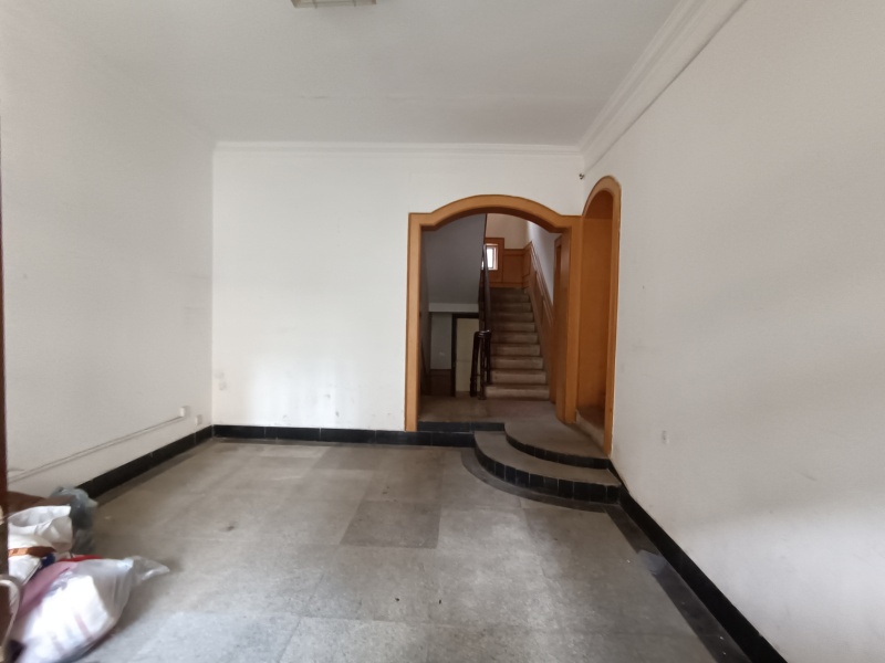 7室2廳2陽臺 鑫苑小區(qū)別墅客廳