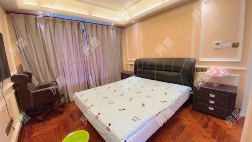 4室2廳2陽臺(tái) 紅星國際檀宮客廳