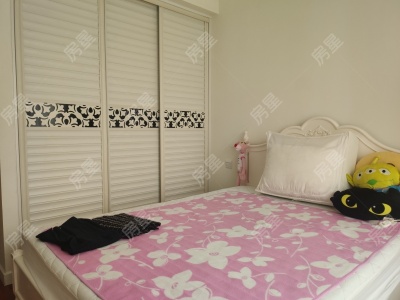 4室2廳2陽臺(tái) 金岸春天客廳