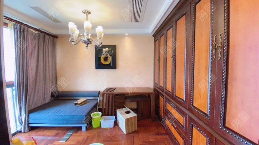 4室2廳2陽臺(tái) 紅星國際檀宮客廳