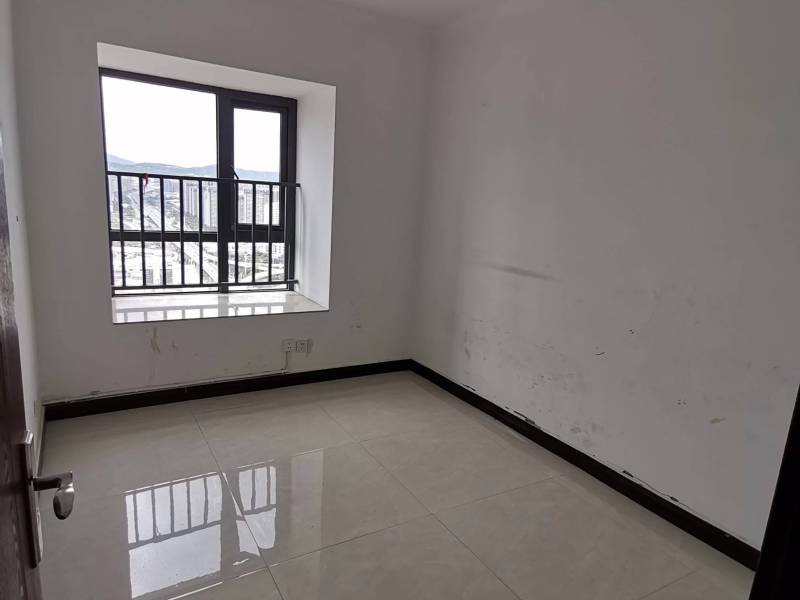 3室2廳1陽(yáng)臺(tái) 金泰國(guó)際一期臥室