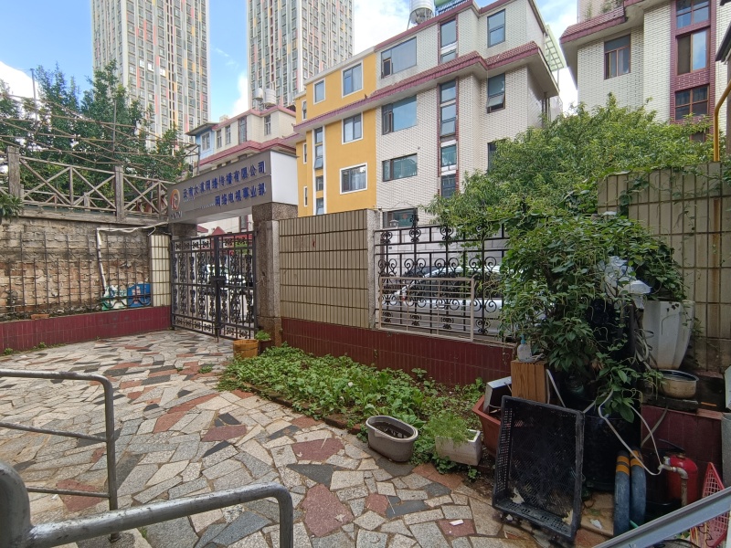 7室2廳2陽臺 鑫苑小區(qū)別墅自家花園