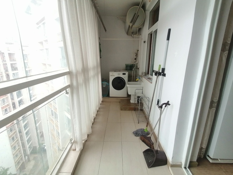 4室2廳2陽臺(tái) 湖畔之夢(mèng)客廳