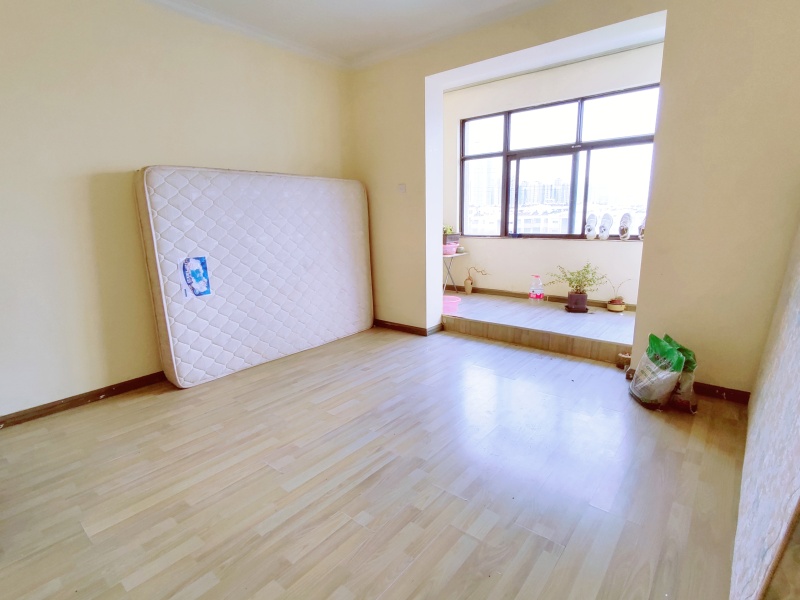 3室2廳1陽臺 金實小區(qū)臥室