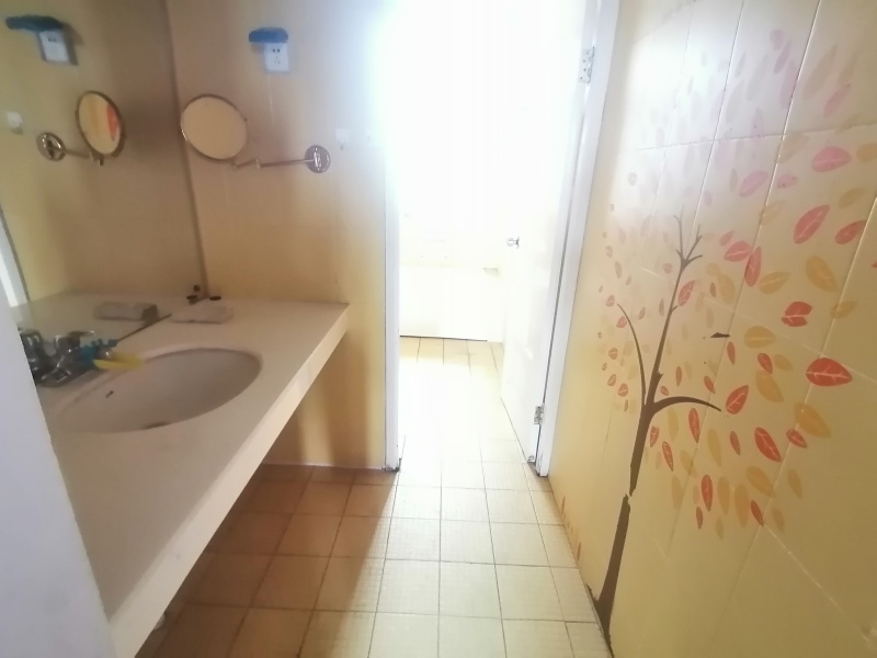 4室2廳2陽臺(tái) 湖畔之夢(mèng)客廳