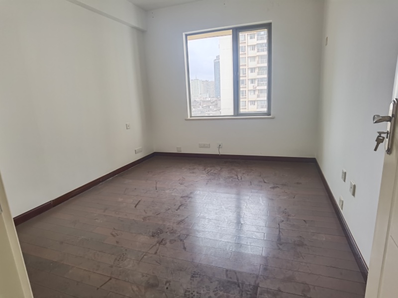 3室2廳1陽(yáng)臺(tái) 銀海城市花園臥室