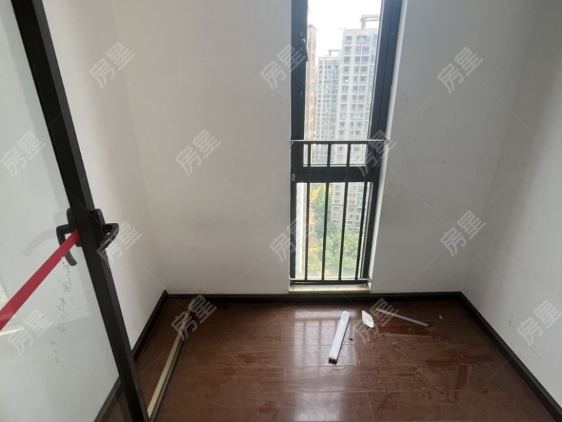 4室2廳2陽臺 云南映象C區(qū)客廳