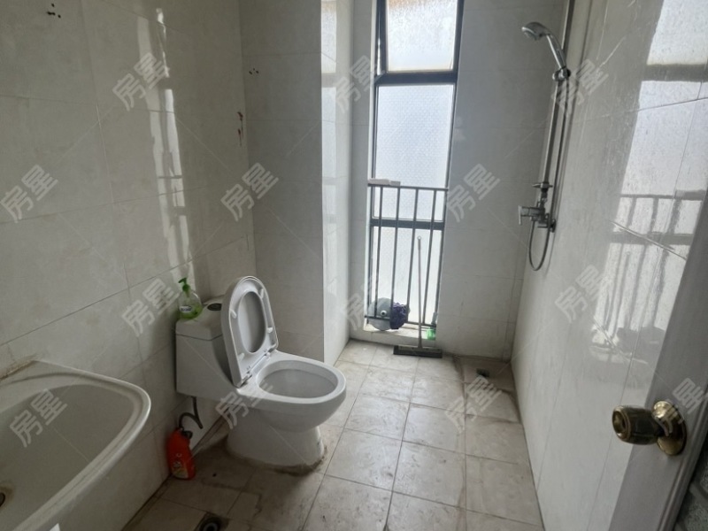 4室2廳2陽臺 云南映象C區(qū)客廳