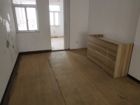 4室2廳3陽臺 ?？禍厝▓@餐廳