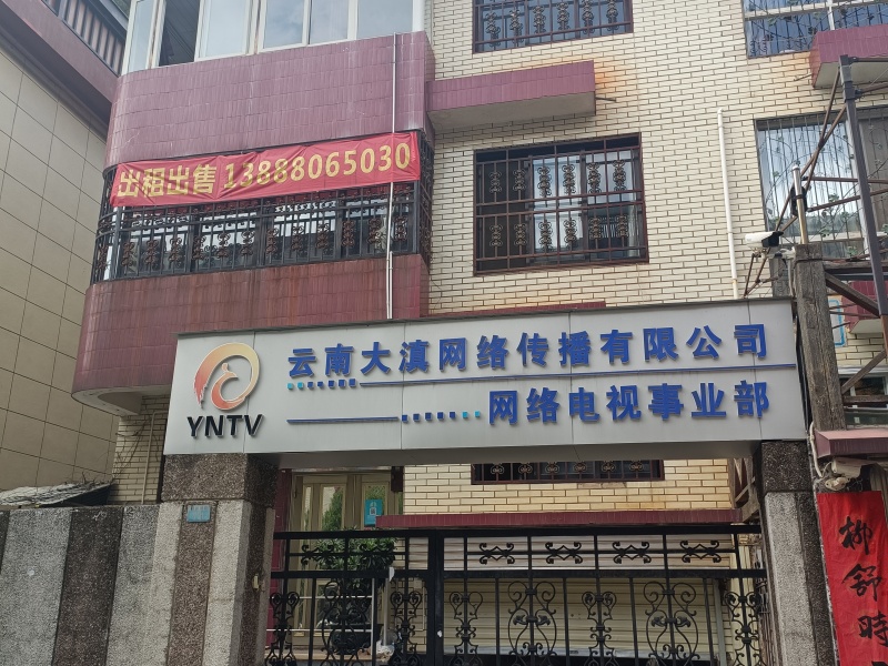 7室2廳2陽臺 鑫苑小區(qū)別墅客廳