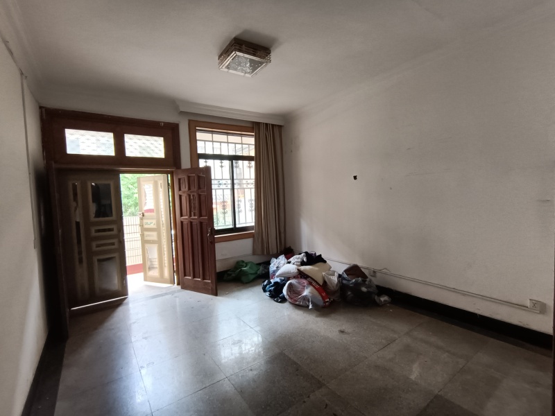 7室2廳2陽臺 鑫苑小區(qū)別墅客廳