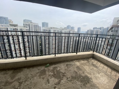 4室2廳2陽臺 金江小區(qū)云苑陽臺