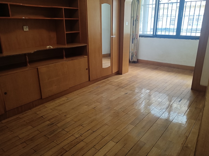 3室2廳1陽(yáng)臺(tái) 白馬小區(qū)臥室