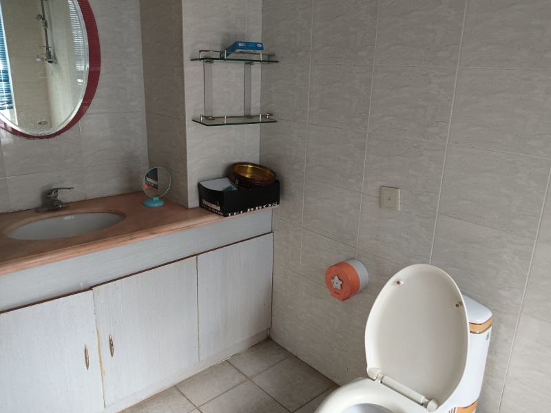 3室2廳2陽臺 世紀城玉春苑衛(wèi)生間