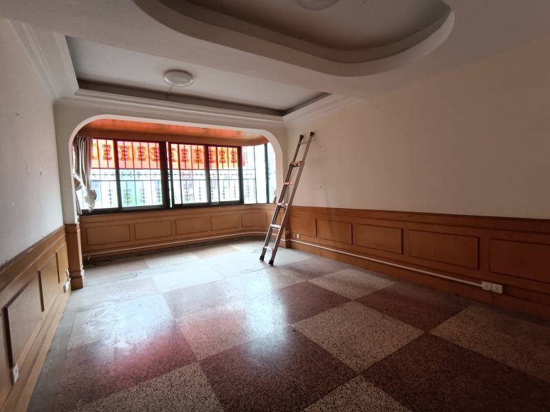 7室2廳2陽臺 鑫苑小區(qū)別墅臥室