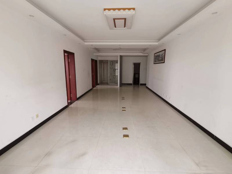 3室2廳1陽(yáng)臺(tái) 金泰國(guó)際一期客廳